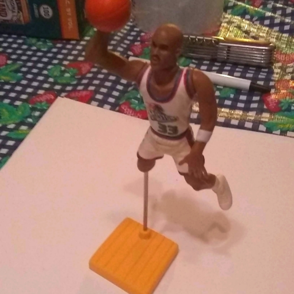 Detroit Pistons Grant Hill Posable Figurine On Stand